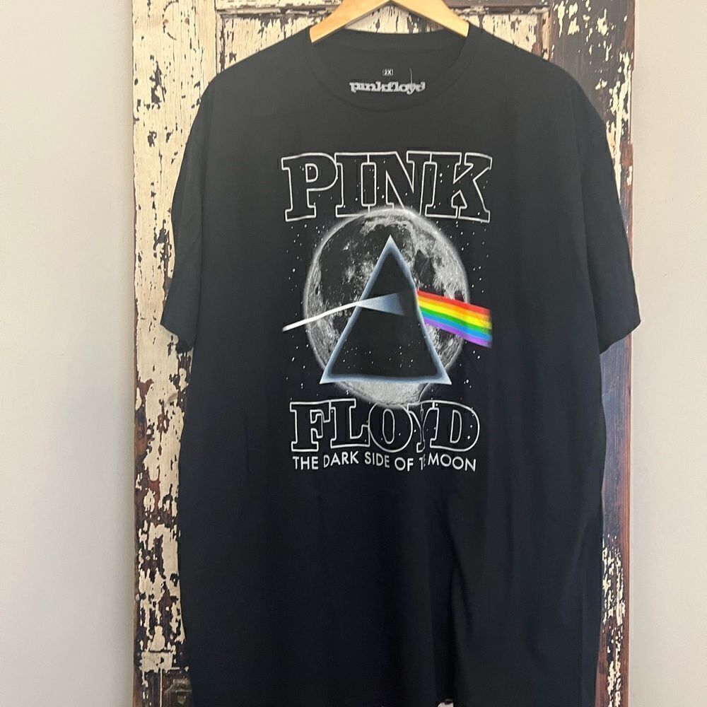 NWOT Pink Floyd Retro The Dark Side of The Moon Men’s XL T-shirt.